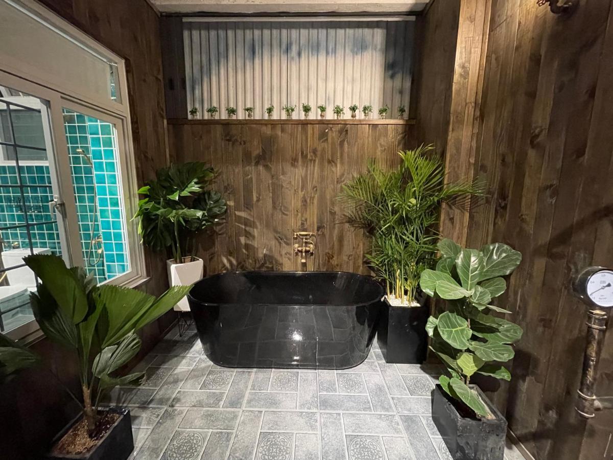 Lucas Inn Dalat Exteriör bild