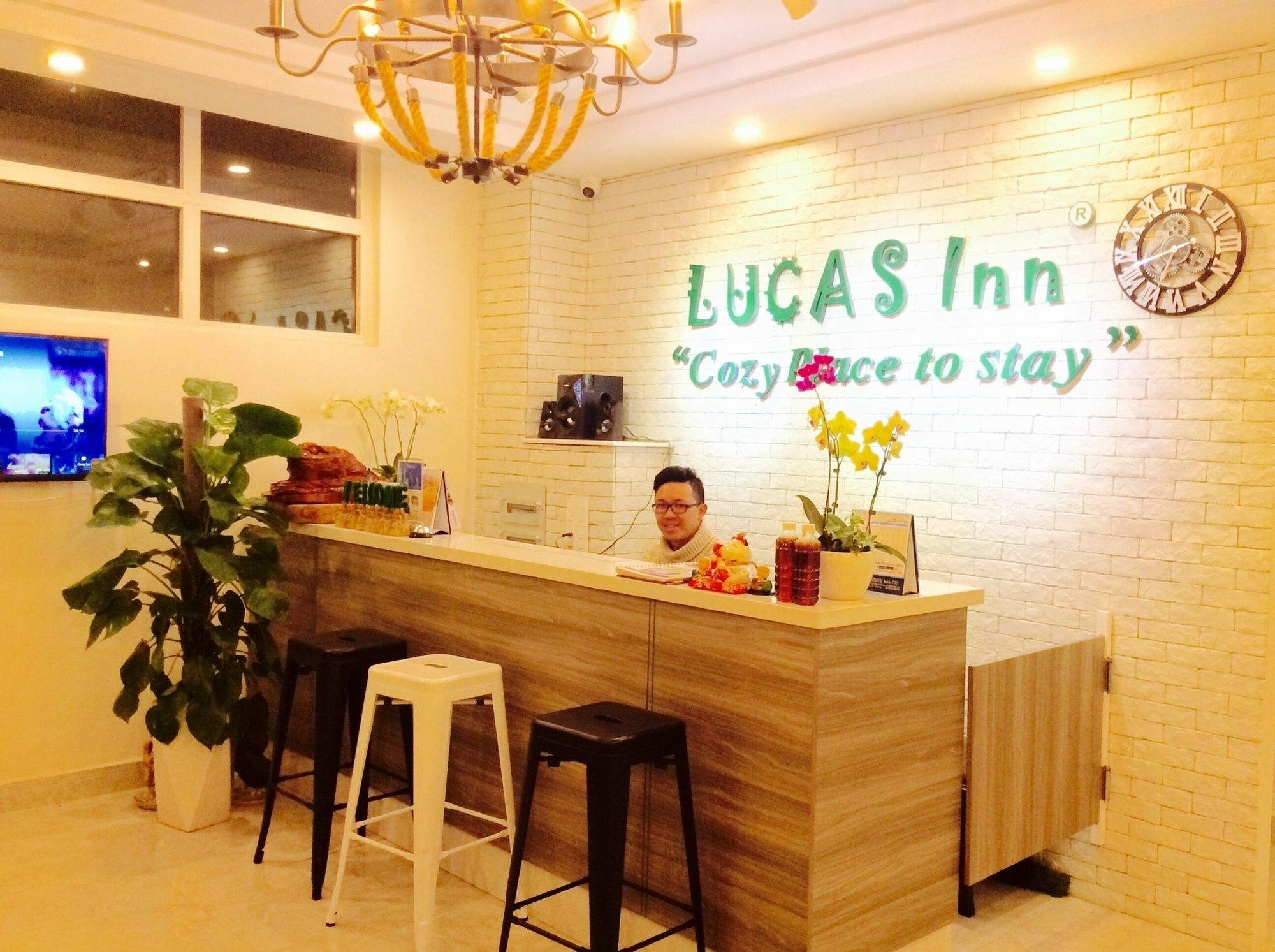 Lucas Inn Dalat Exteriör bild